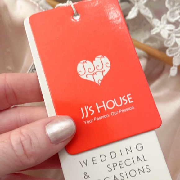 WEDDING DRESS - Picture 12 of 13